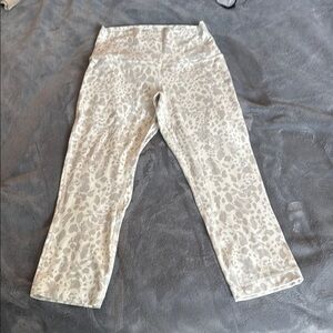 Lululemon cropped 17in leggings, thick.